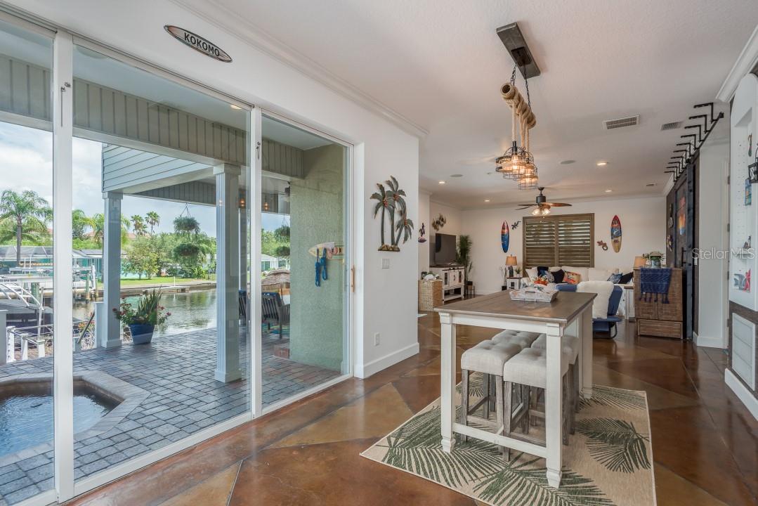 321 MANATEE LN