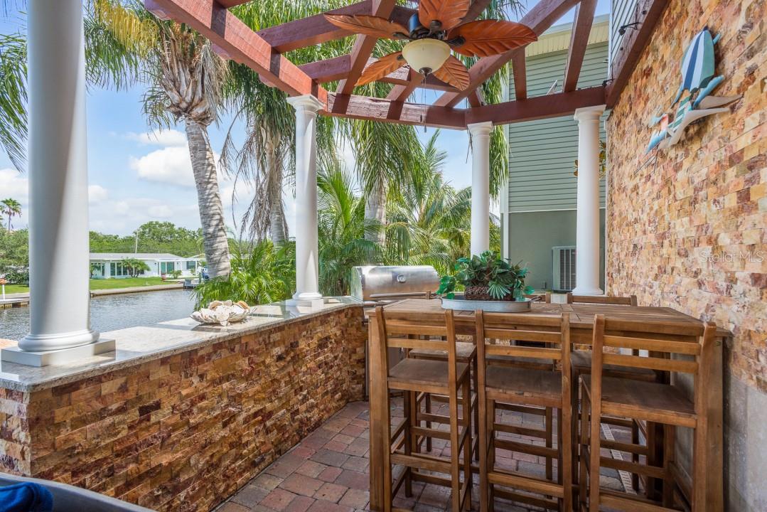 321 MANATEE LN