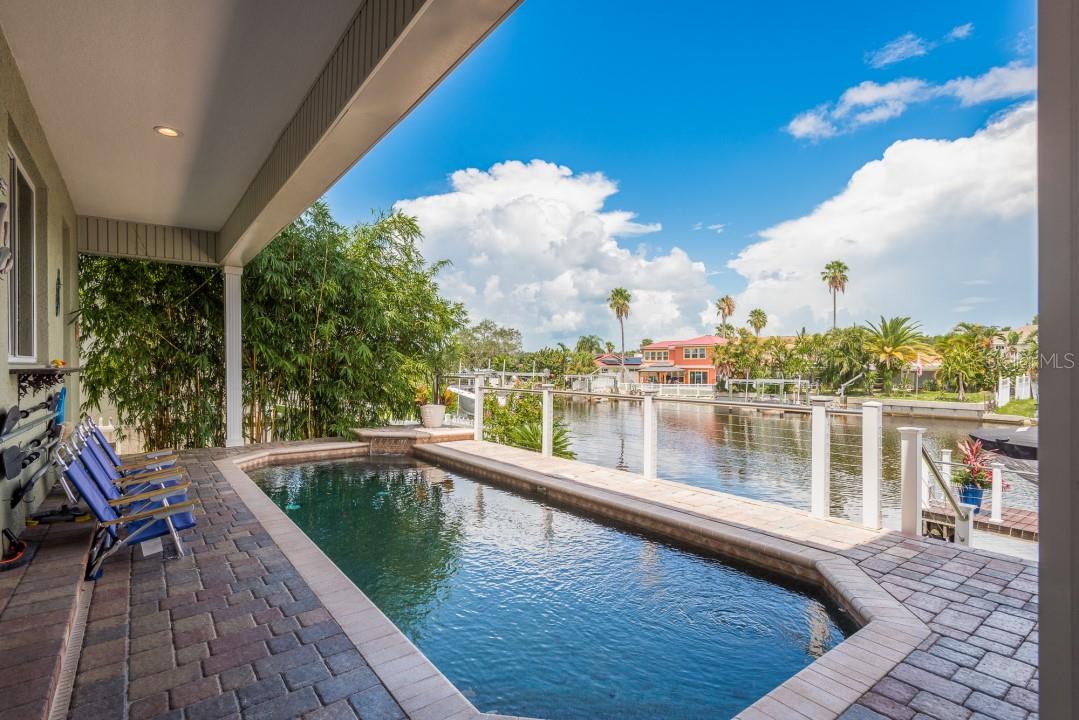 321 MANATEE LN