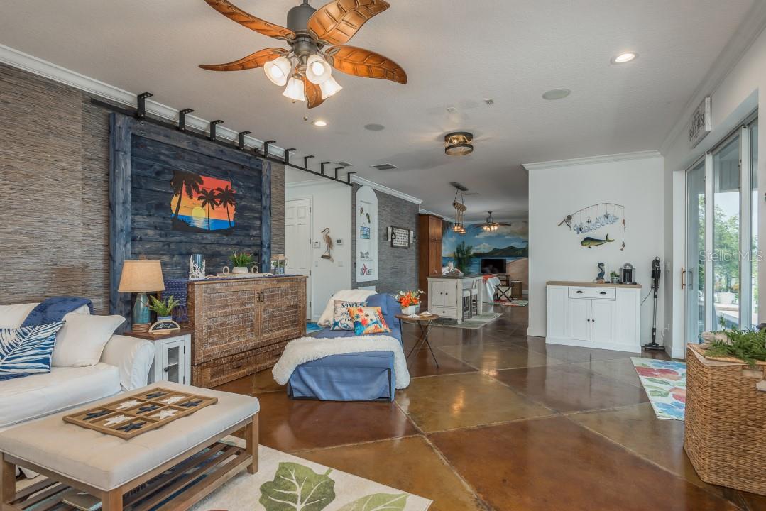 321 MANATEE LN