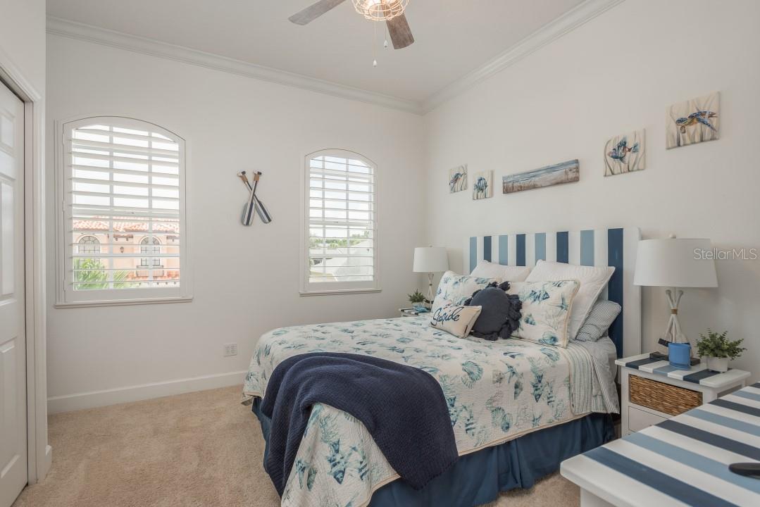 321 MANATEE LN