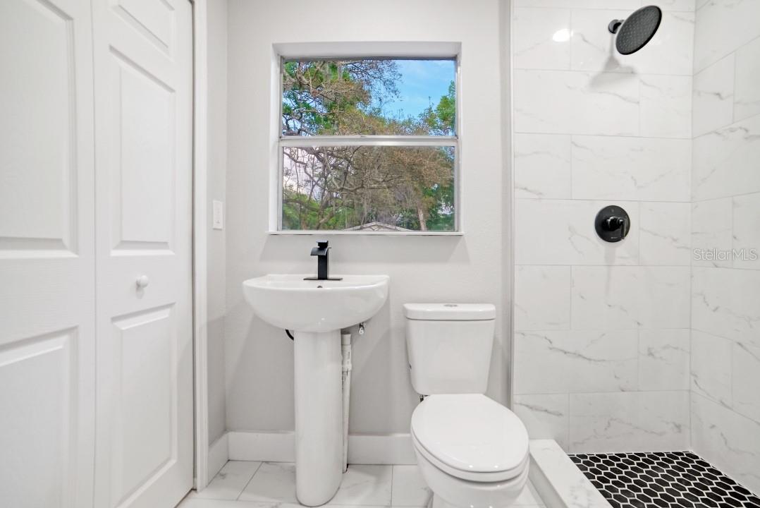 800 ROLLING GREEN DR