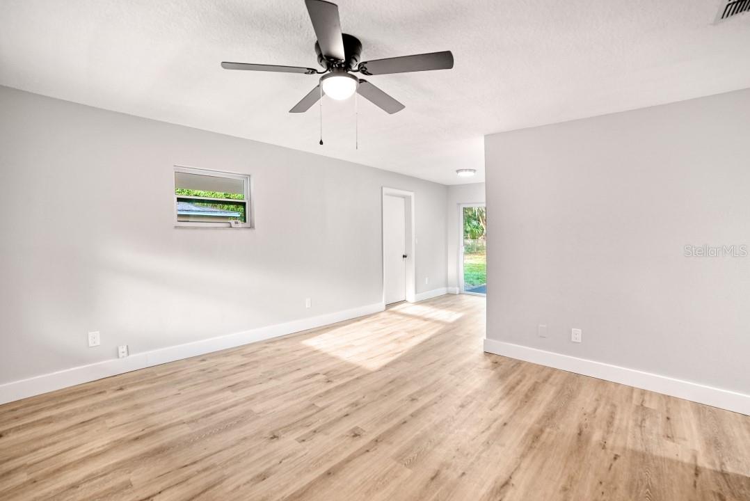 800 ROLLING GREEN DR