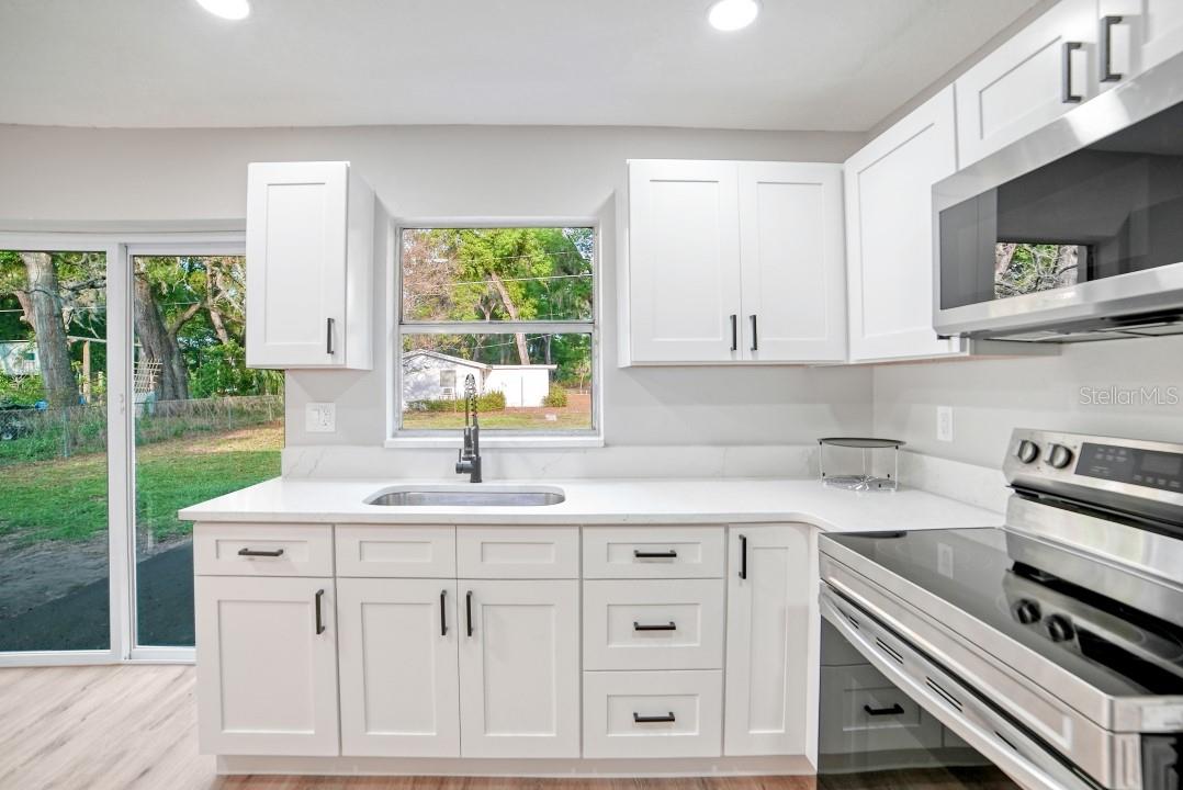 800 ROLLING GREEN DR