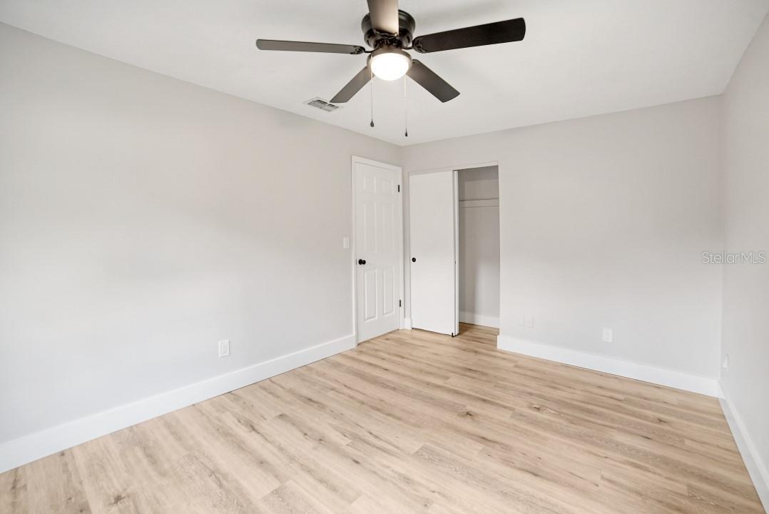 800 ROLLING GREEN DR