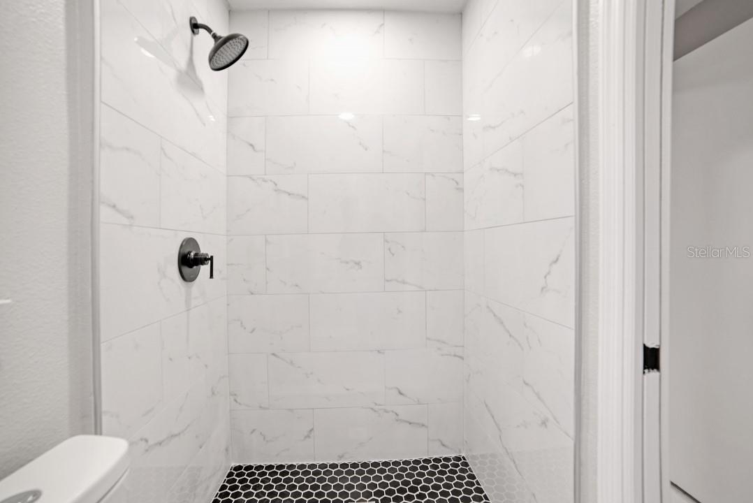 800 ROLLING GREEN DR