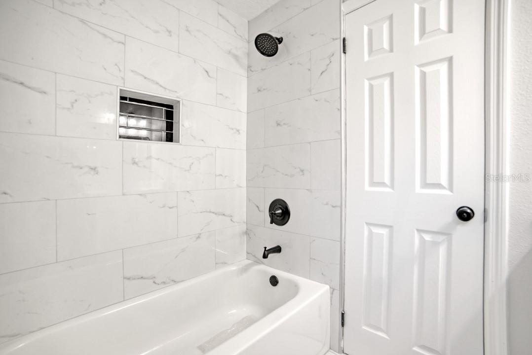 800 ROLLING GREEN DR