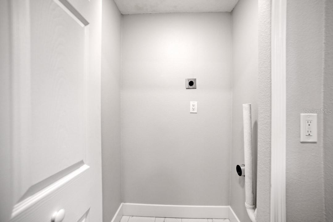 800 ROLLING GREEN DR