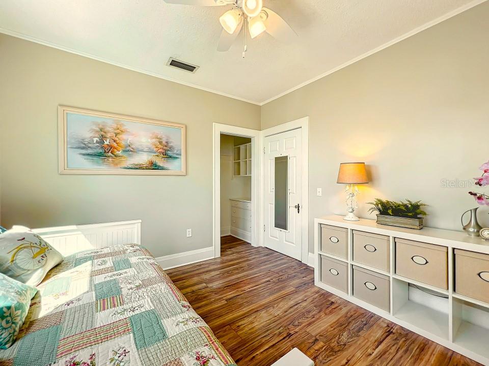 611 INTERLACHEN PKWY