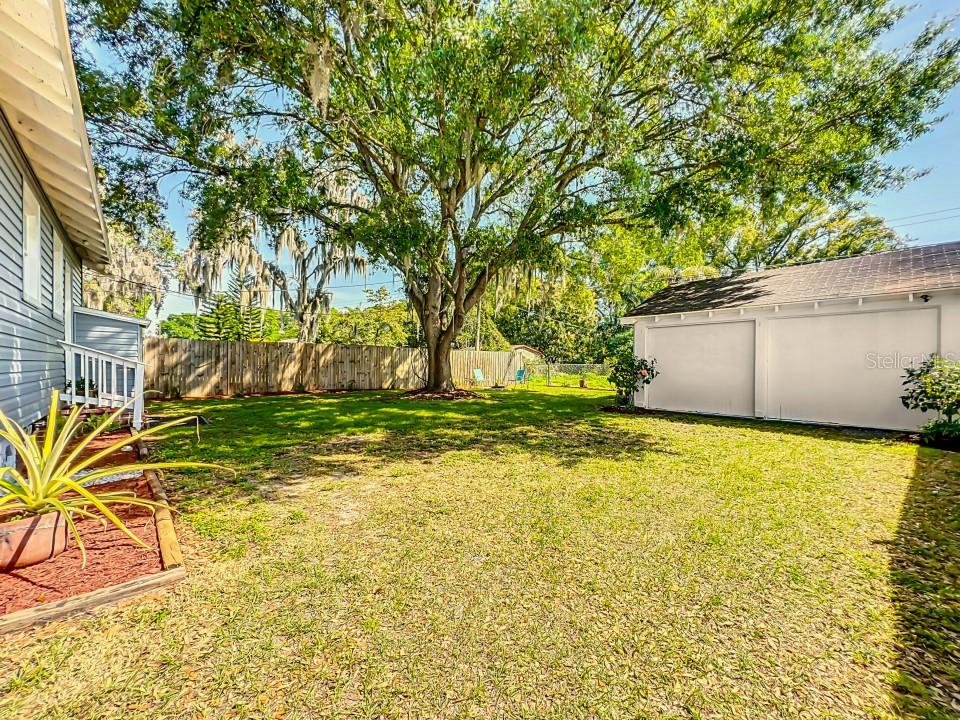 611 INTERLACHEN PKWY