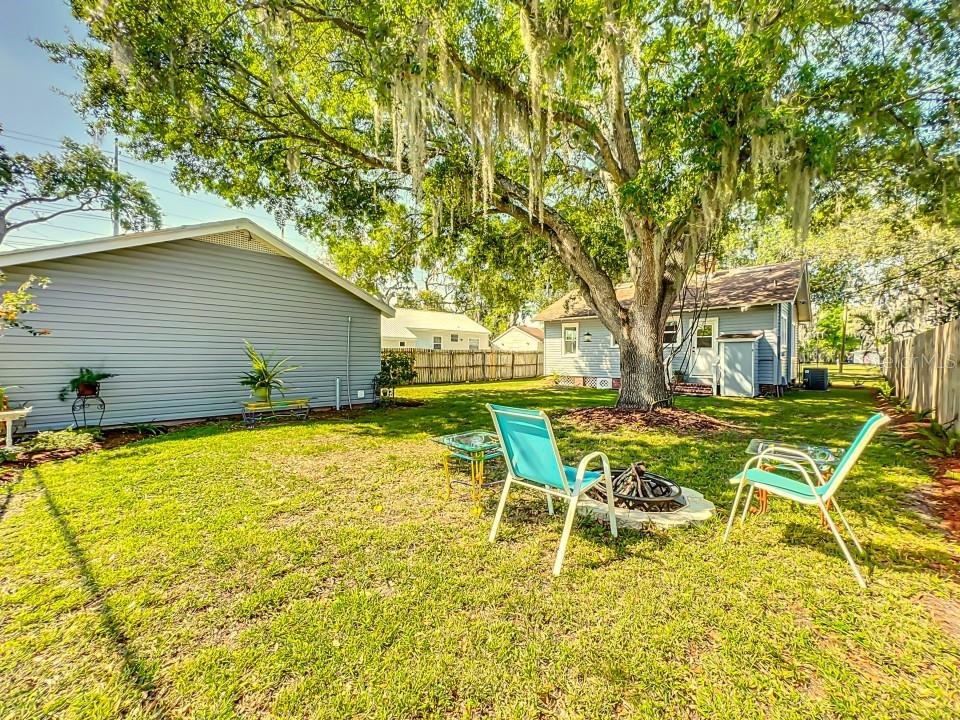 611 INTERLACHEN PKWY