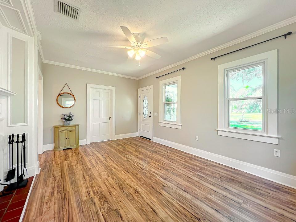 611 INTERLACHEN PKWY