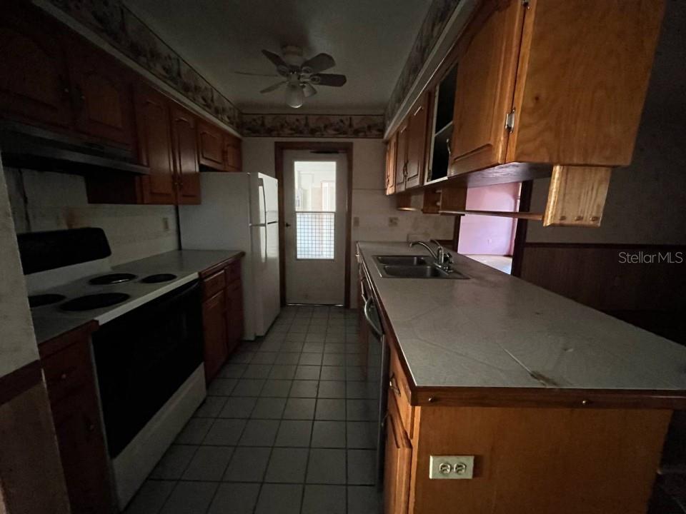 2220 CRYSTAL GROVE LN