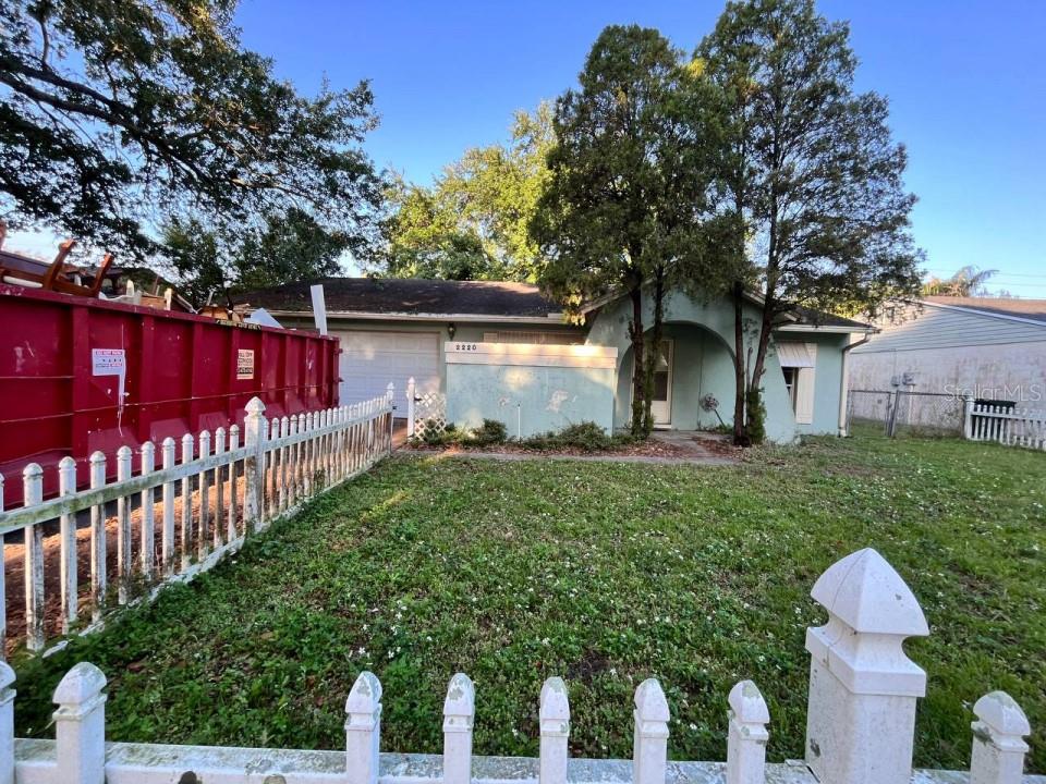 2220 CRYSTAL GROVE LN