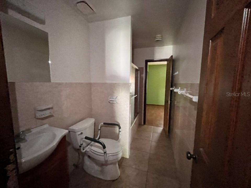 2220 CRYSTAL GROVE LN