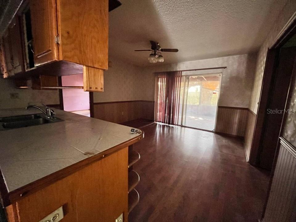 2220 CRYSTAL GROVE LN