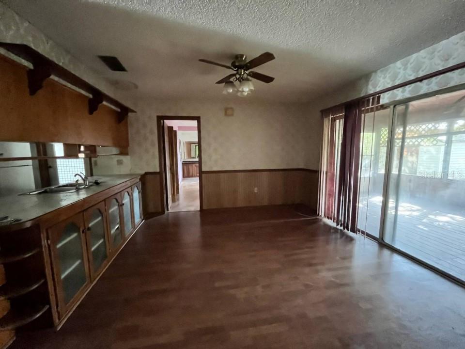 2220 CRYSTAL GROVE LN