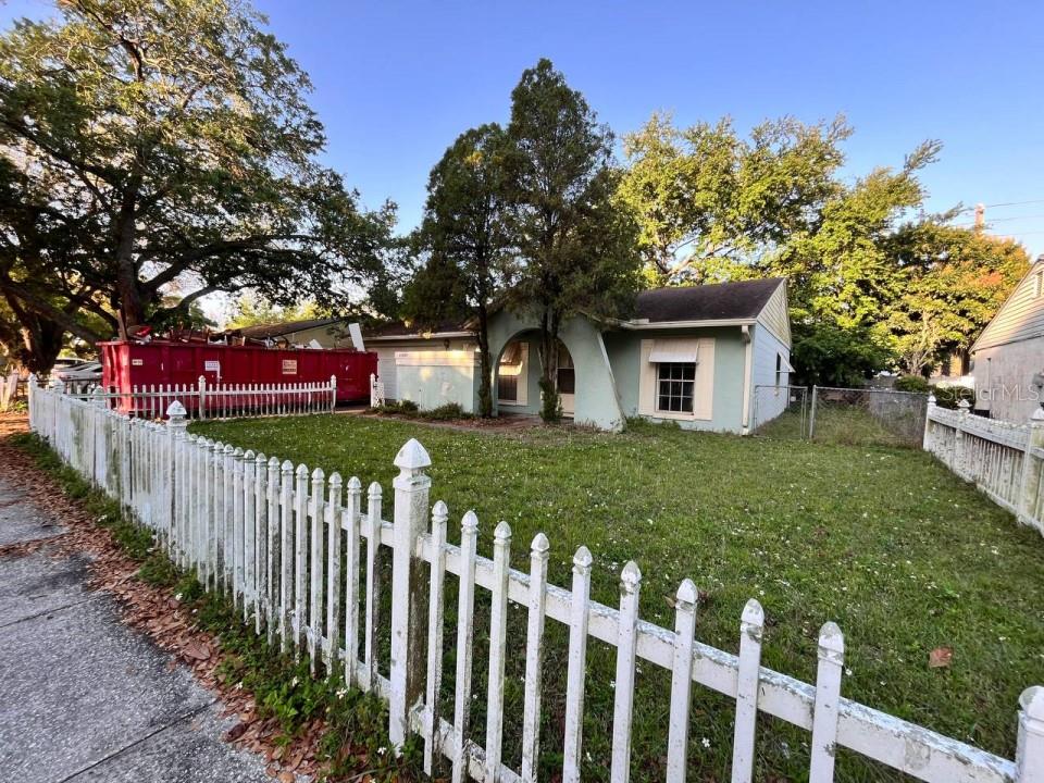 2220 CRYSTAL GROVE LN