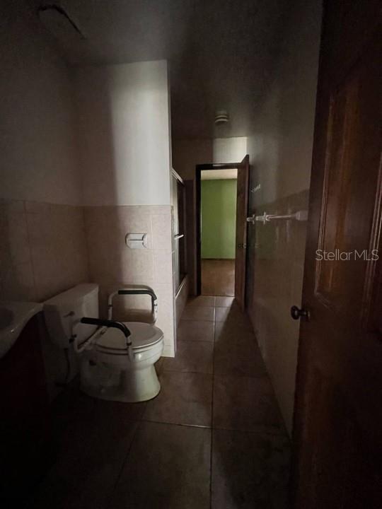 2220 CRYSTAL GROVE LN