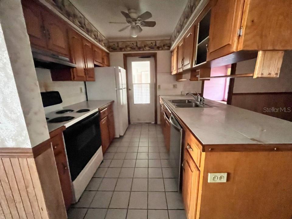 2220 CRYSTAL GROVE LN