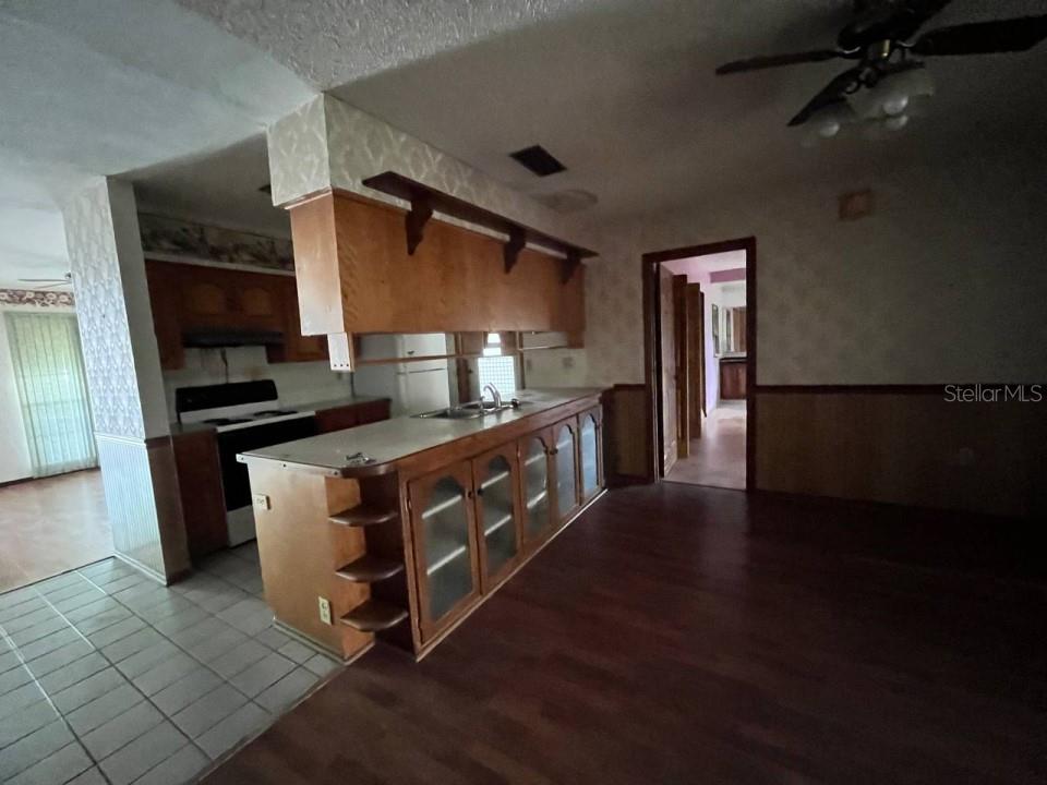 2220 CRYSTAL GROVE LN