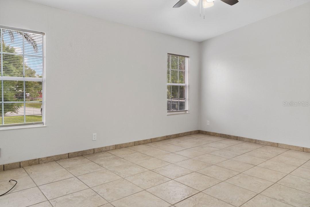 1136 DARA CAY DR