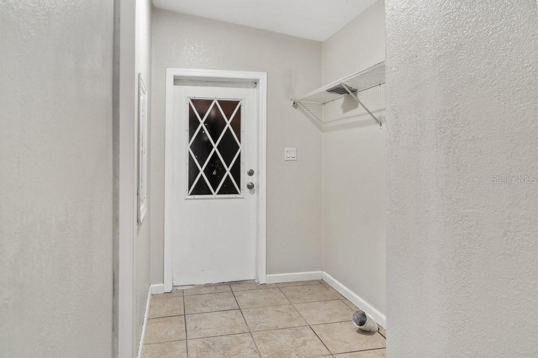 1136 DARA CAY DR