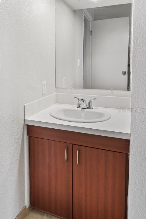 1136 DARA CAY DR