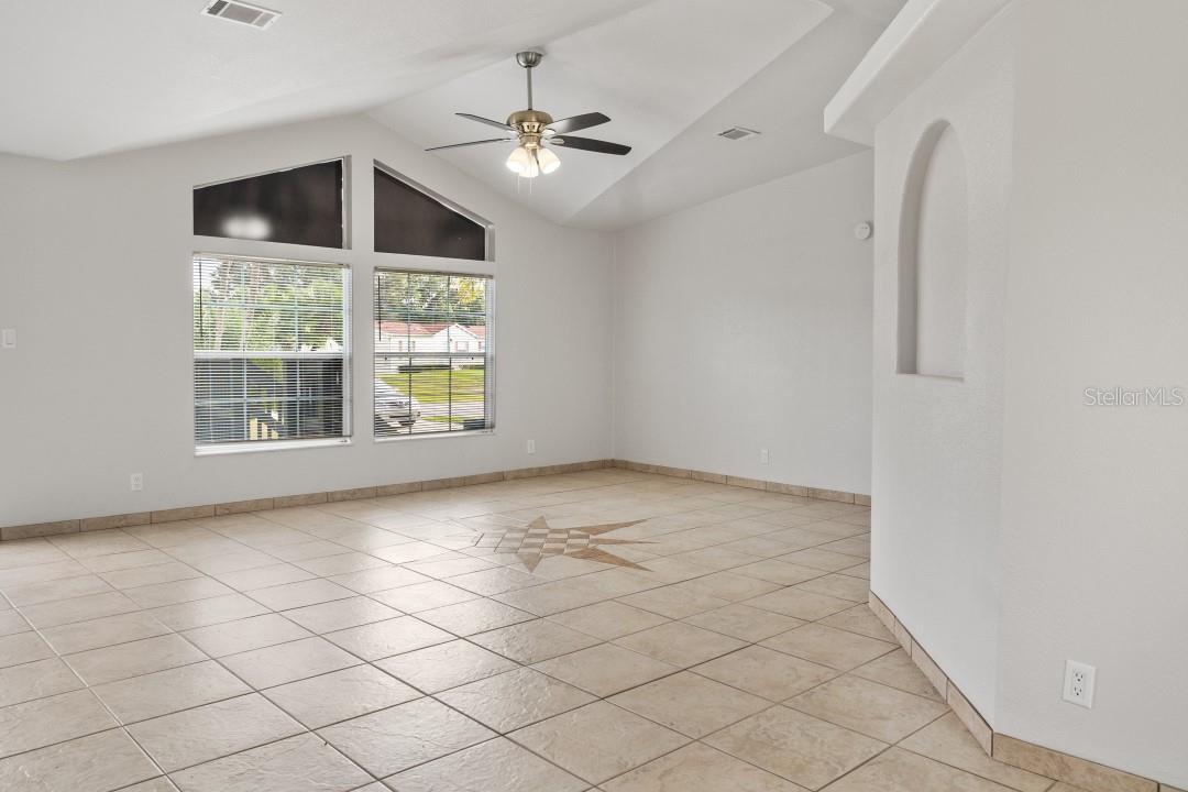 1136 DARA CAY DR