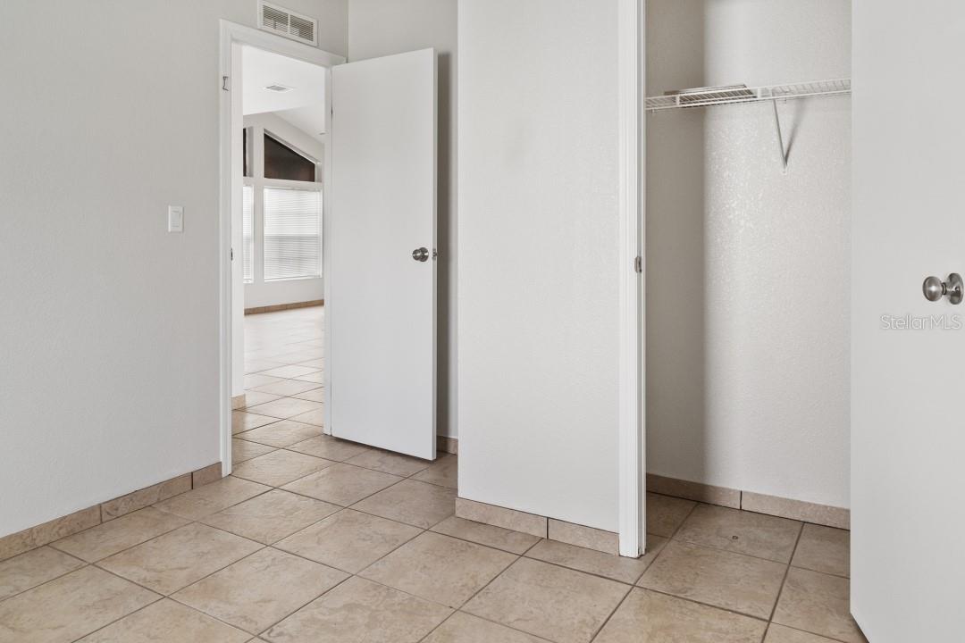 1136 DARA CAY DR