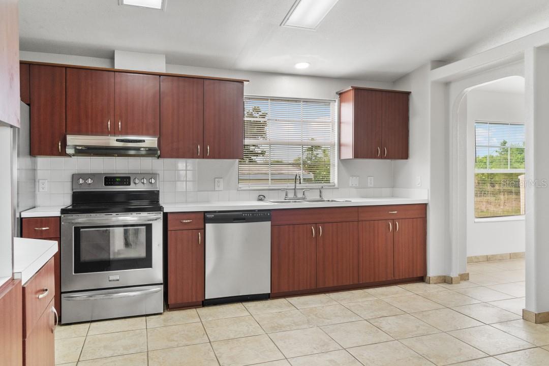 1136 DARA CAY DR