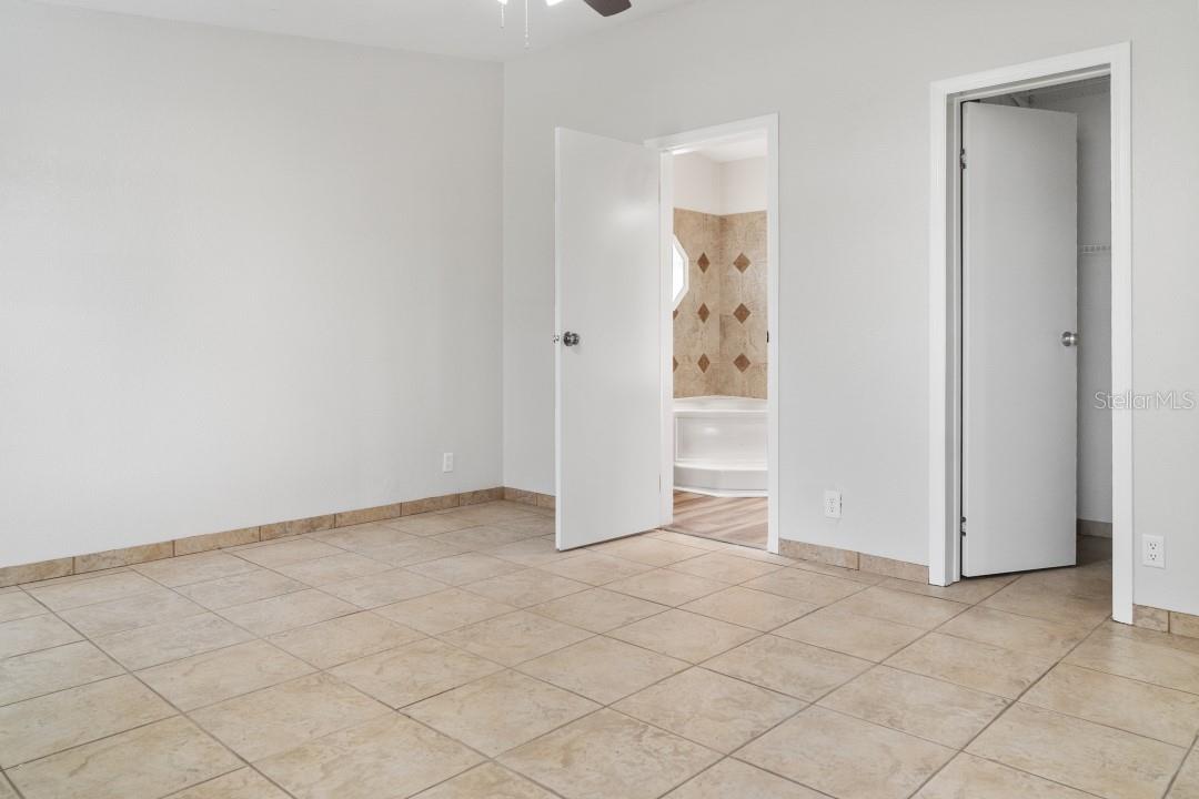1136 DARA CAY DR