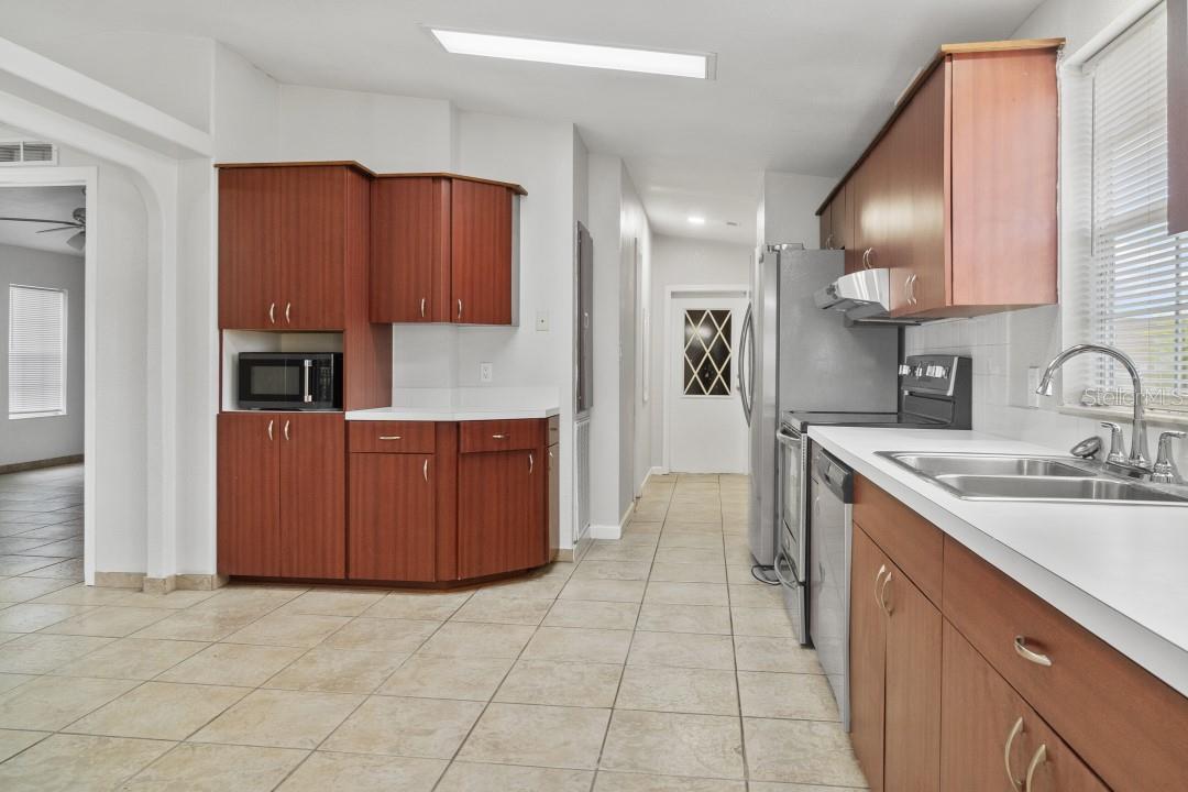1136 DARA CAY DR