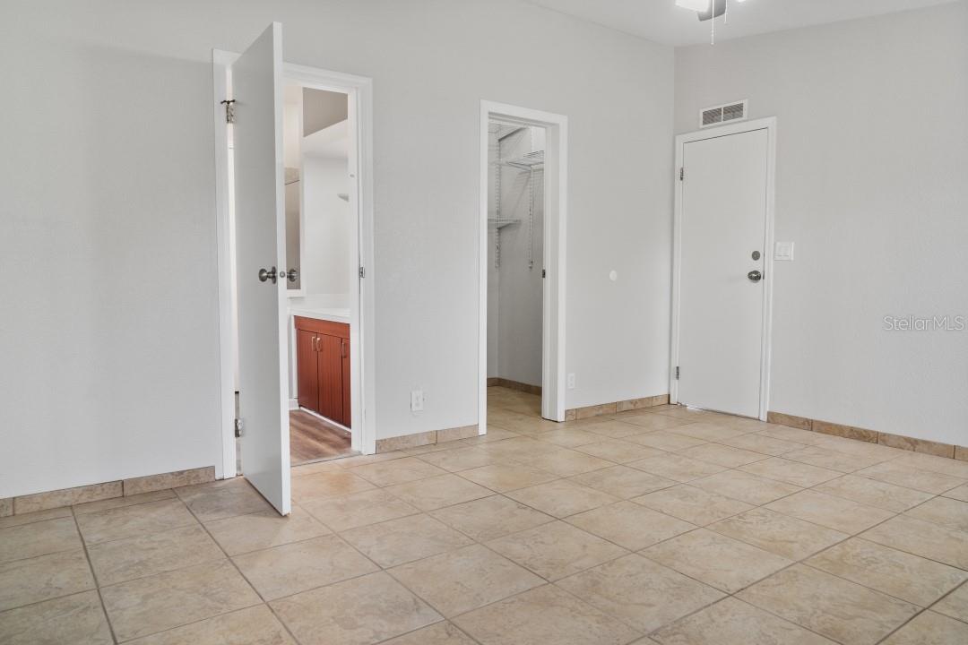 1136 DARA CAY DR