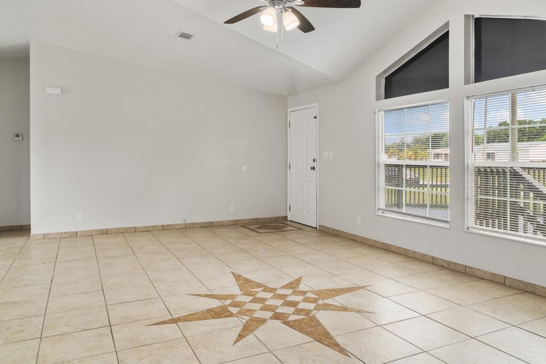 1136 DARA CAY DR
