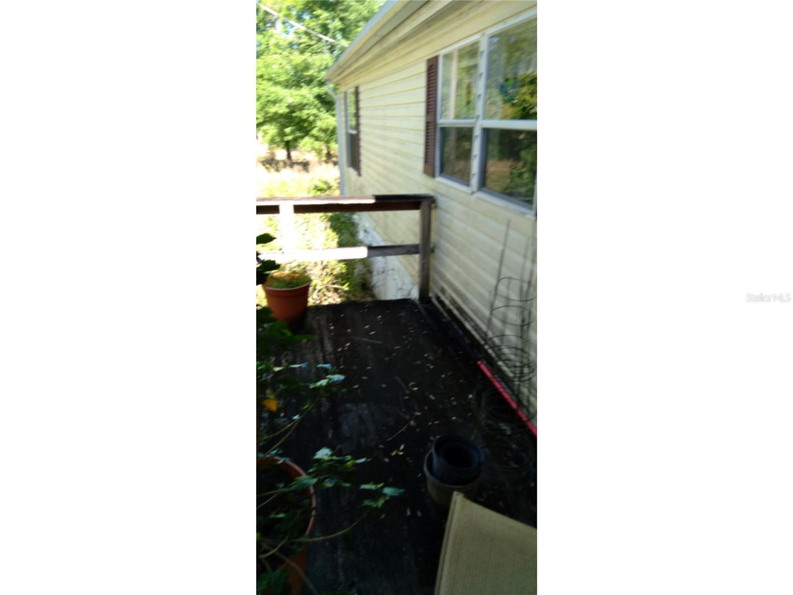 234 SW SALLIEWOOD CT
