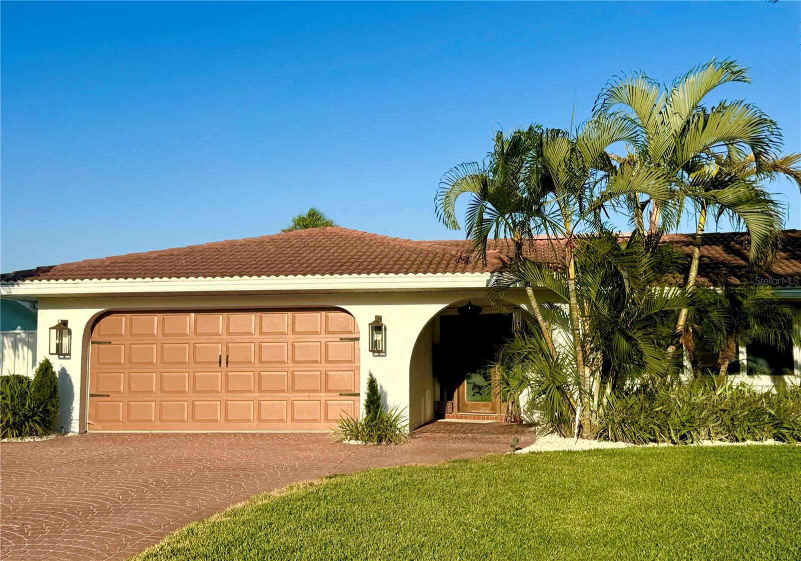 365 6TH AVE N