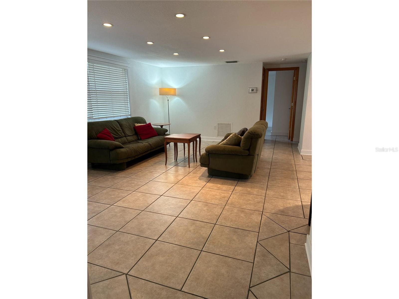 1620 LAKEVIEW PL