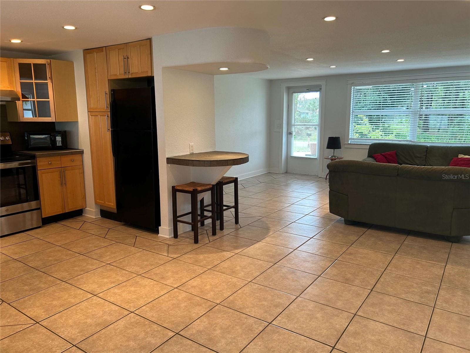 1620 LAKEVIEW PL