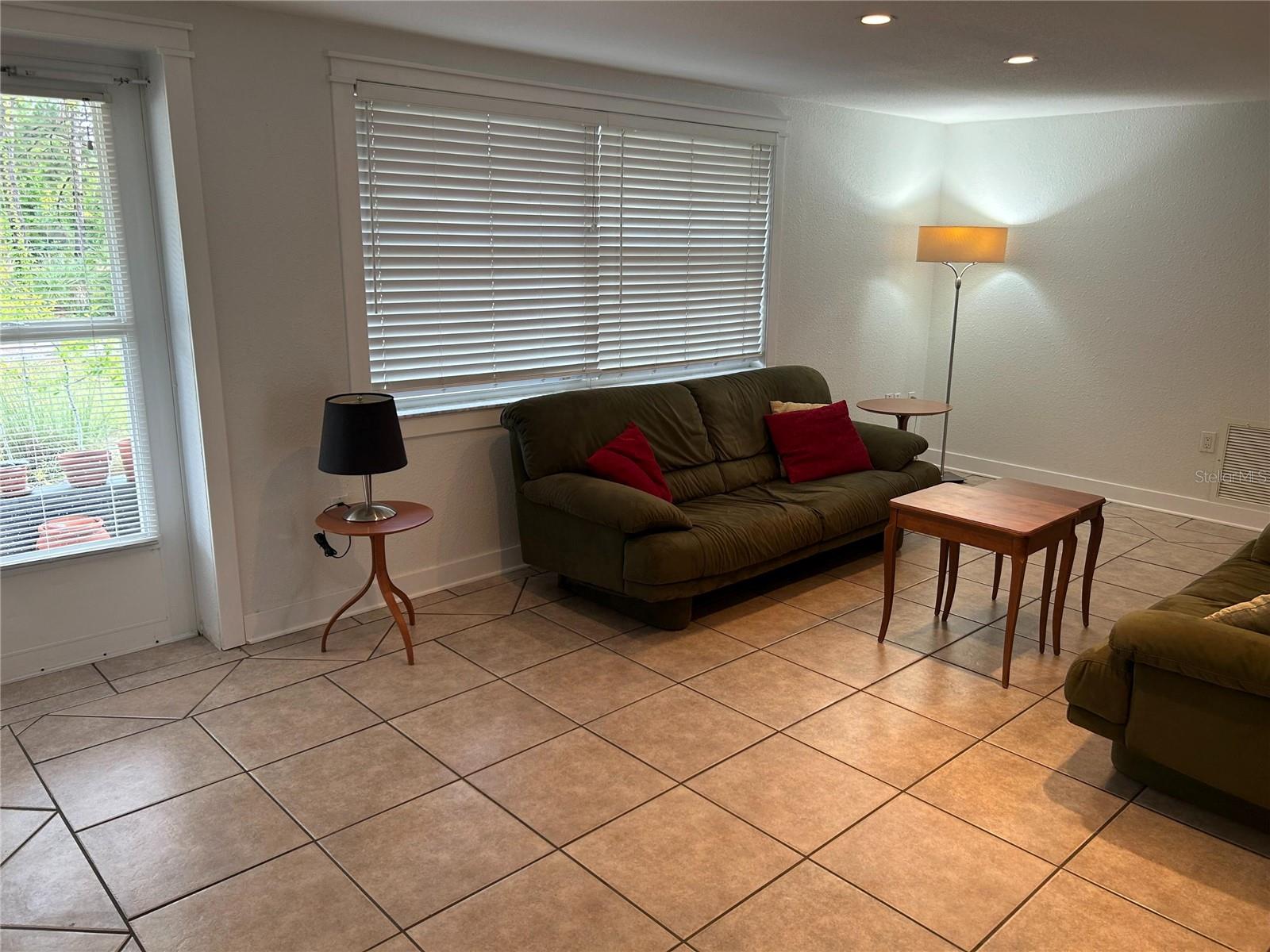 1620 LAKEVIEW PL