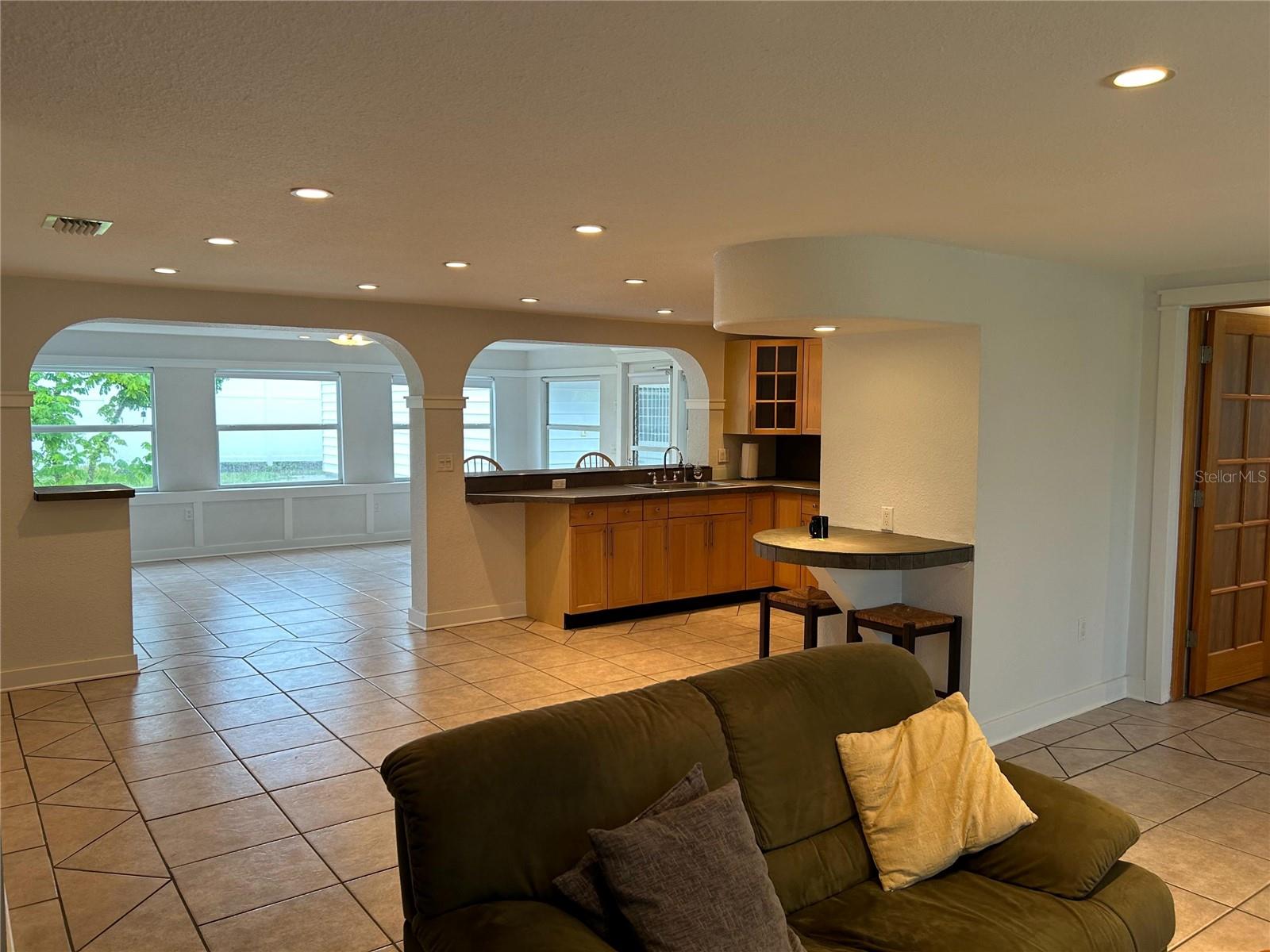 1620 LAKEVIEW PL