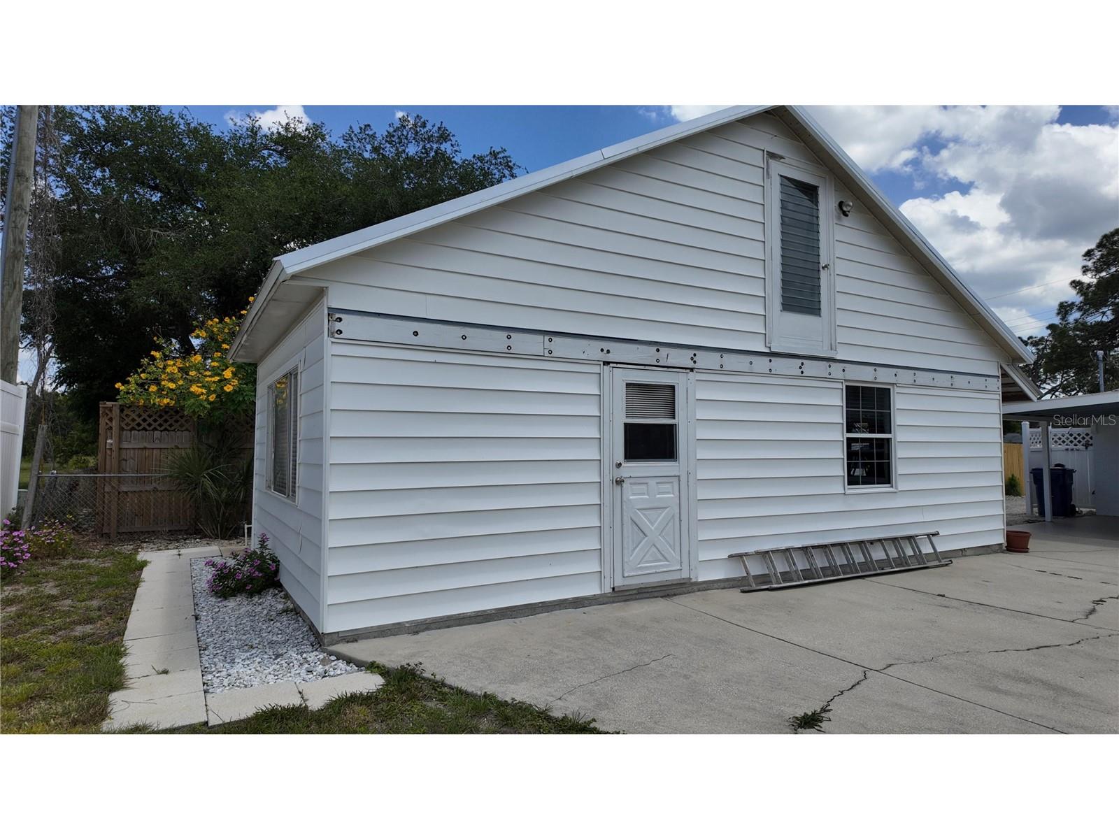 1620 LAKEVIEW PL