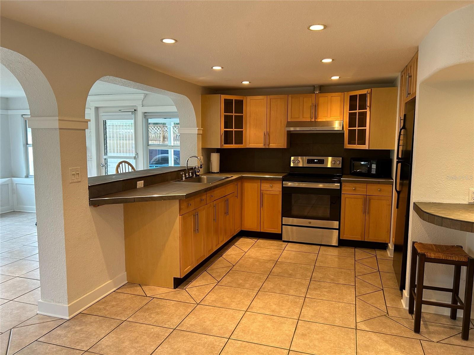 1620 LAKEVIEW PL