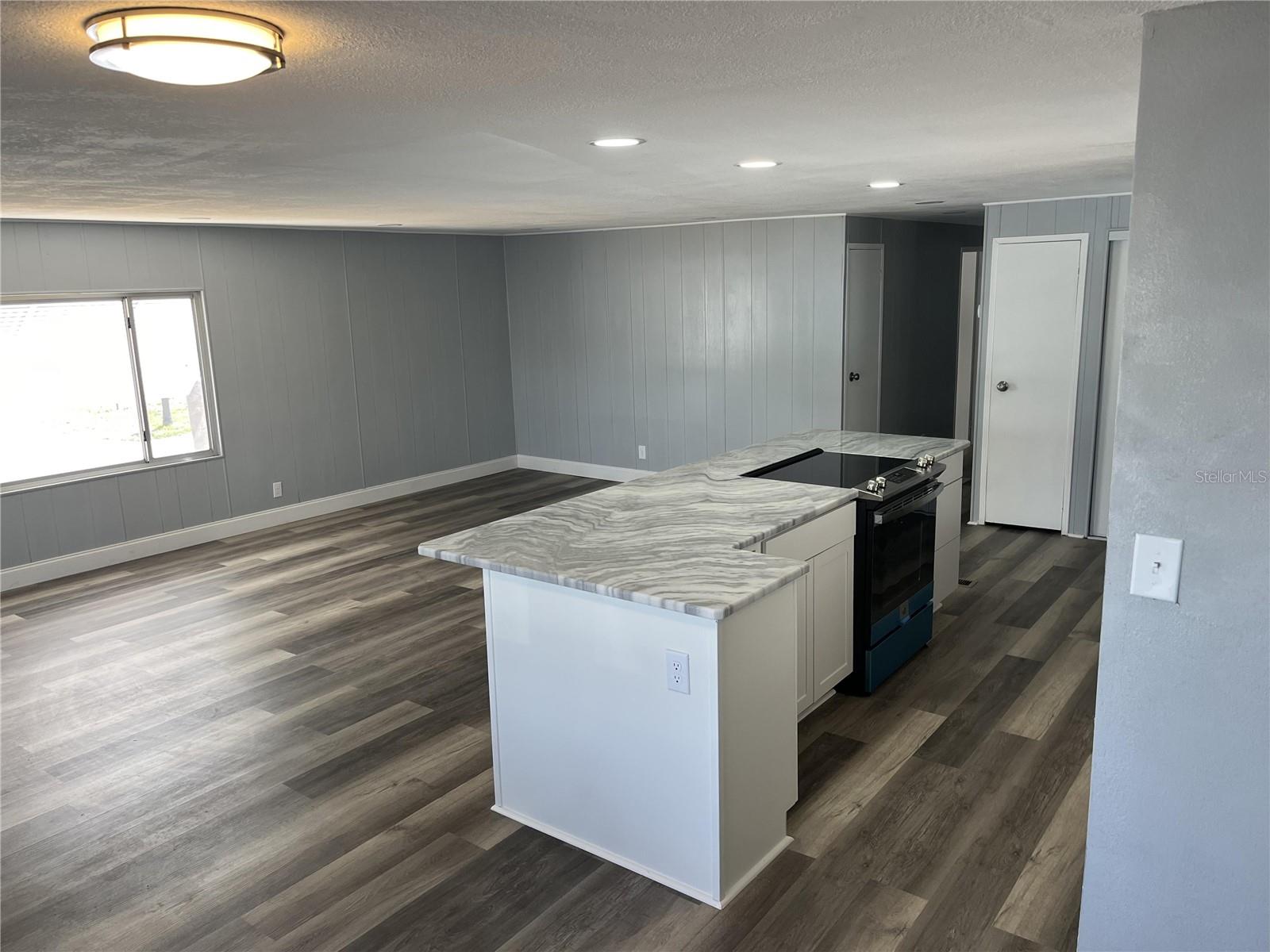 2327 LEMUR DR
