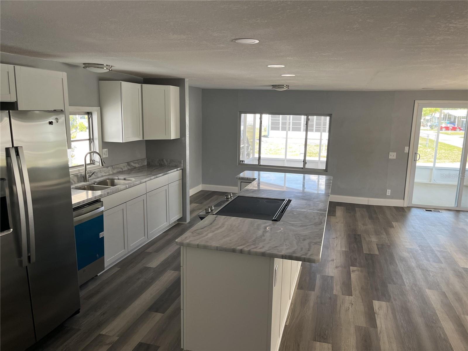 2327 LEMUR DR