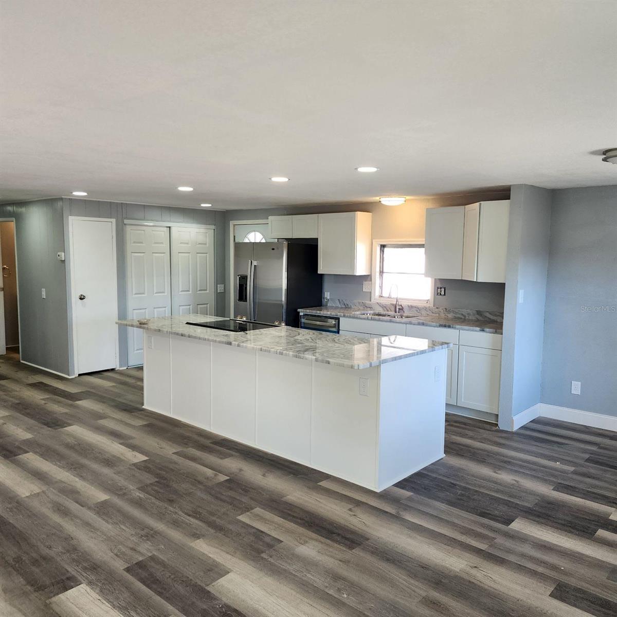 2327 LEMUR DR