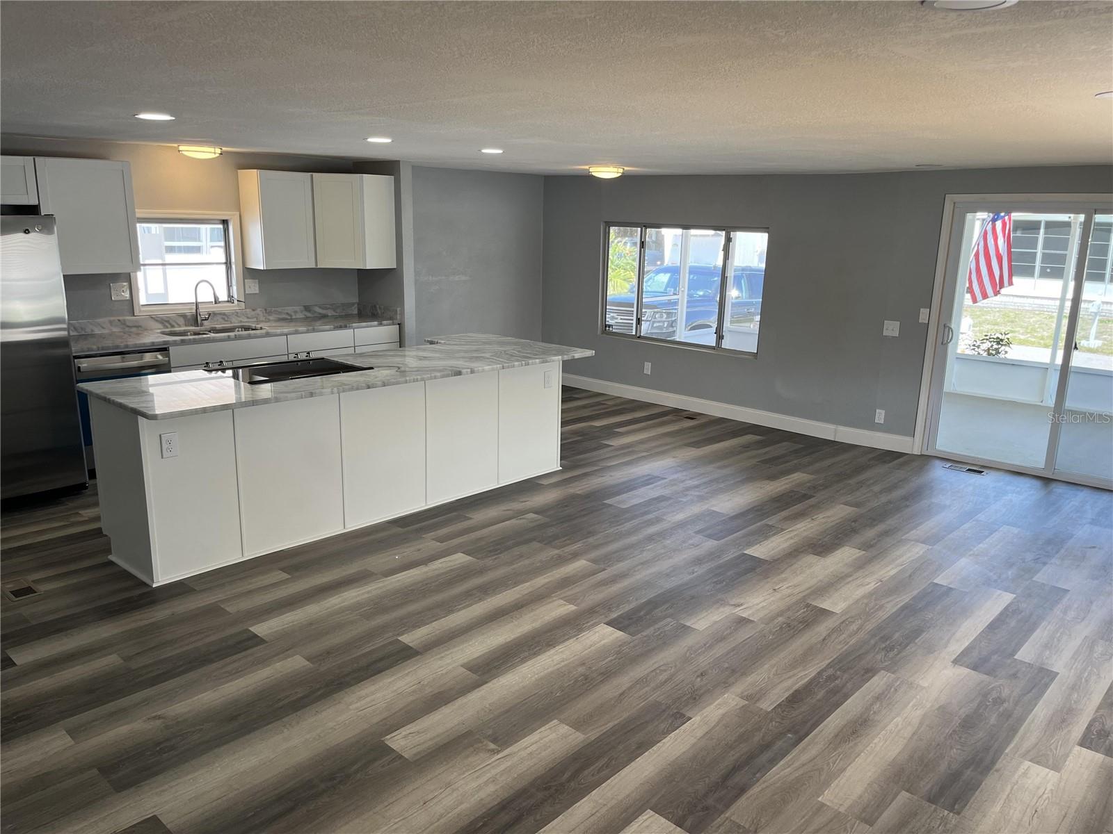 2327 LEMUR DR