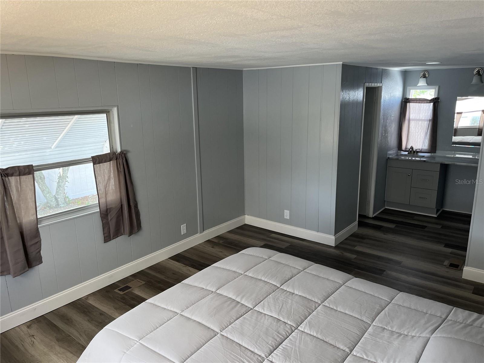 2327 LEMUR DR