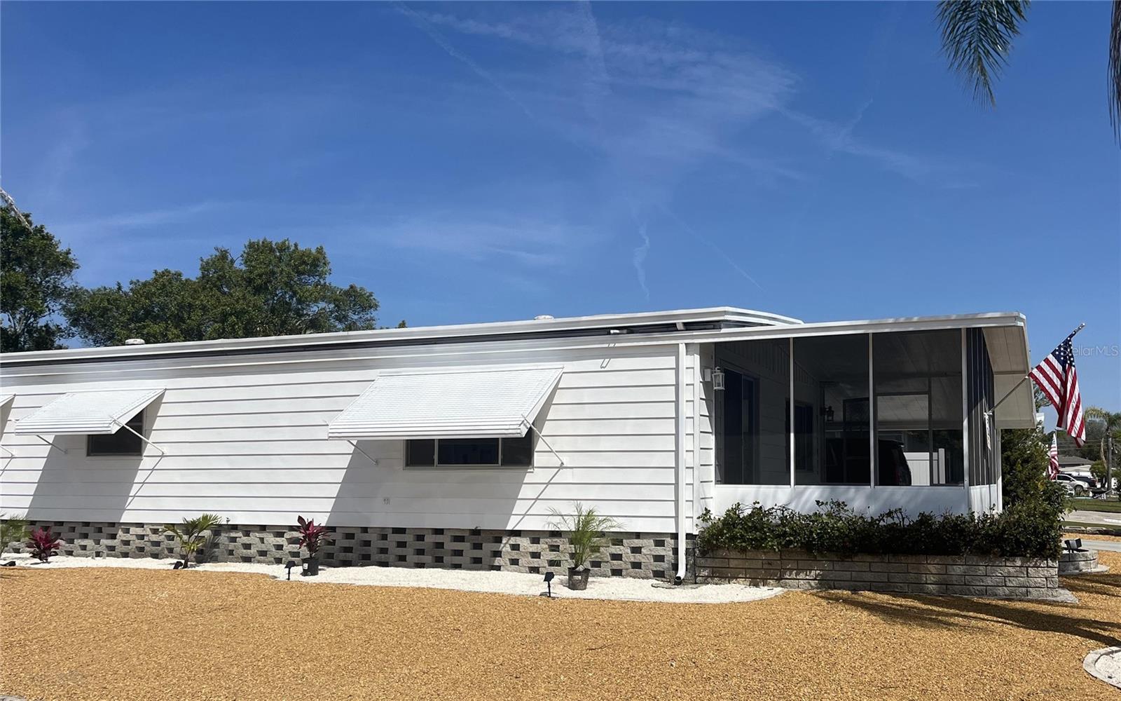 2327 LEMUR DR