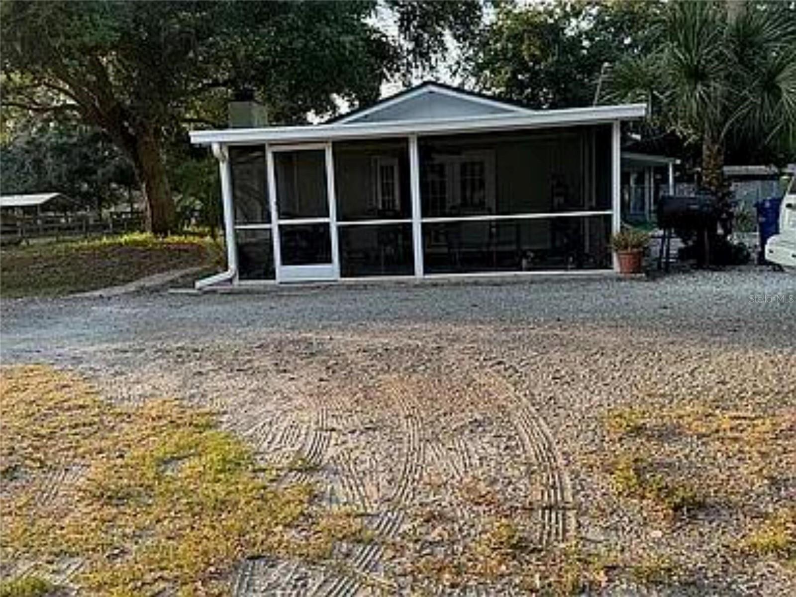 426 N JACKSON RD